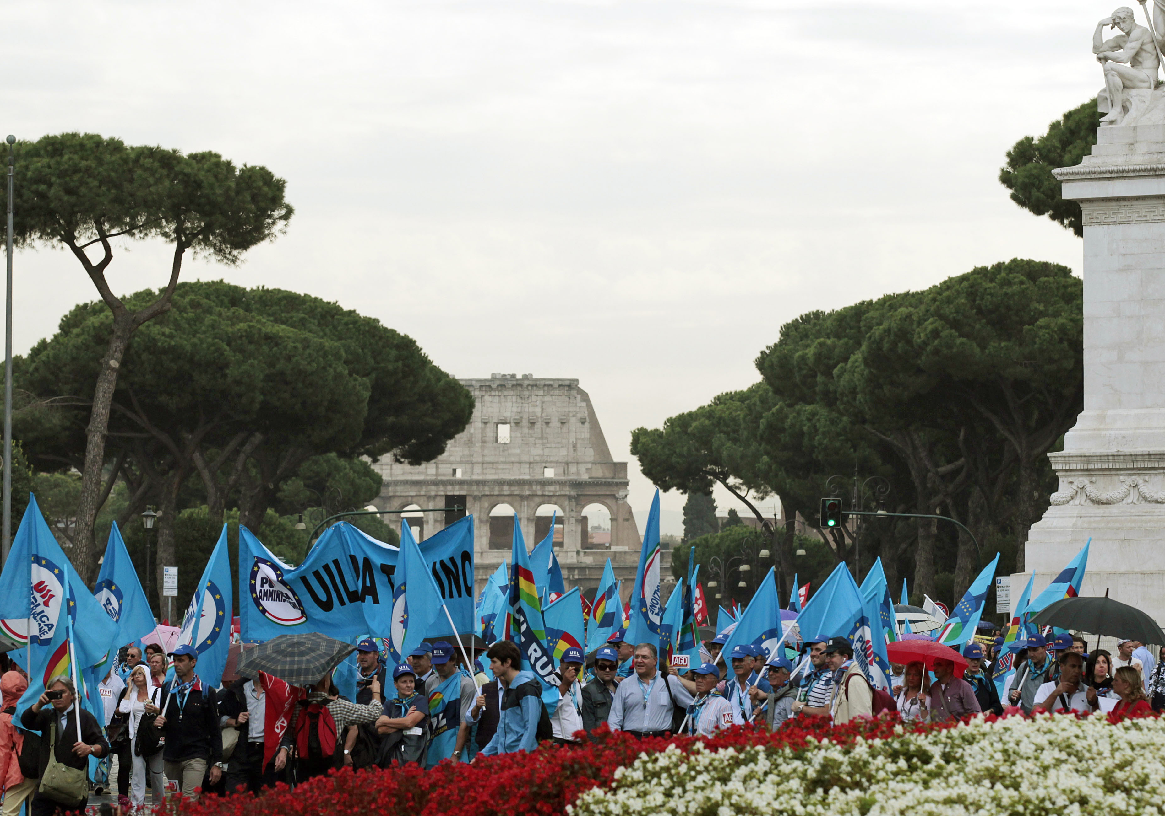 Μεγάλη απεργιακή κινητοποίηση στη Ρώμη κόντρα στα μέτρα λιτότητας
